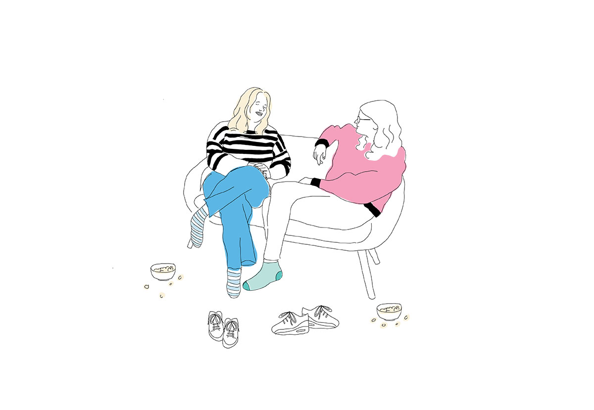 Illustratie van twee studenten die ontspannen samen op de bank zitten, sfeer van thuis en op je gemak voelen.